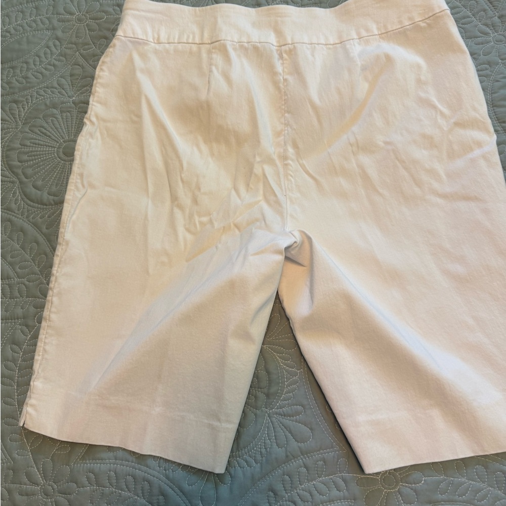 Zac & Rachel Women's White Bermudas. Like New Condition